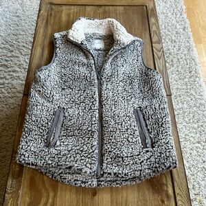Thread & Supply Arctic Fleece Vest Gray Small Zipper Pockets Outerwear Plush